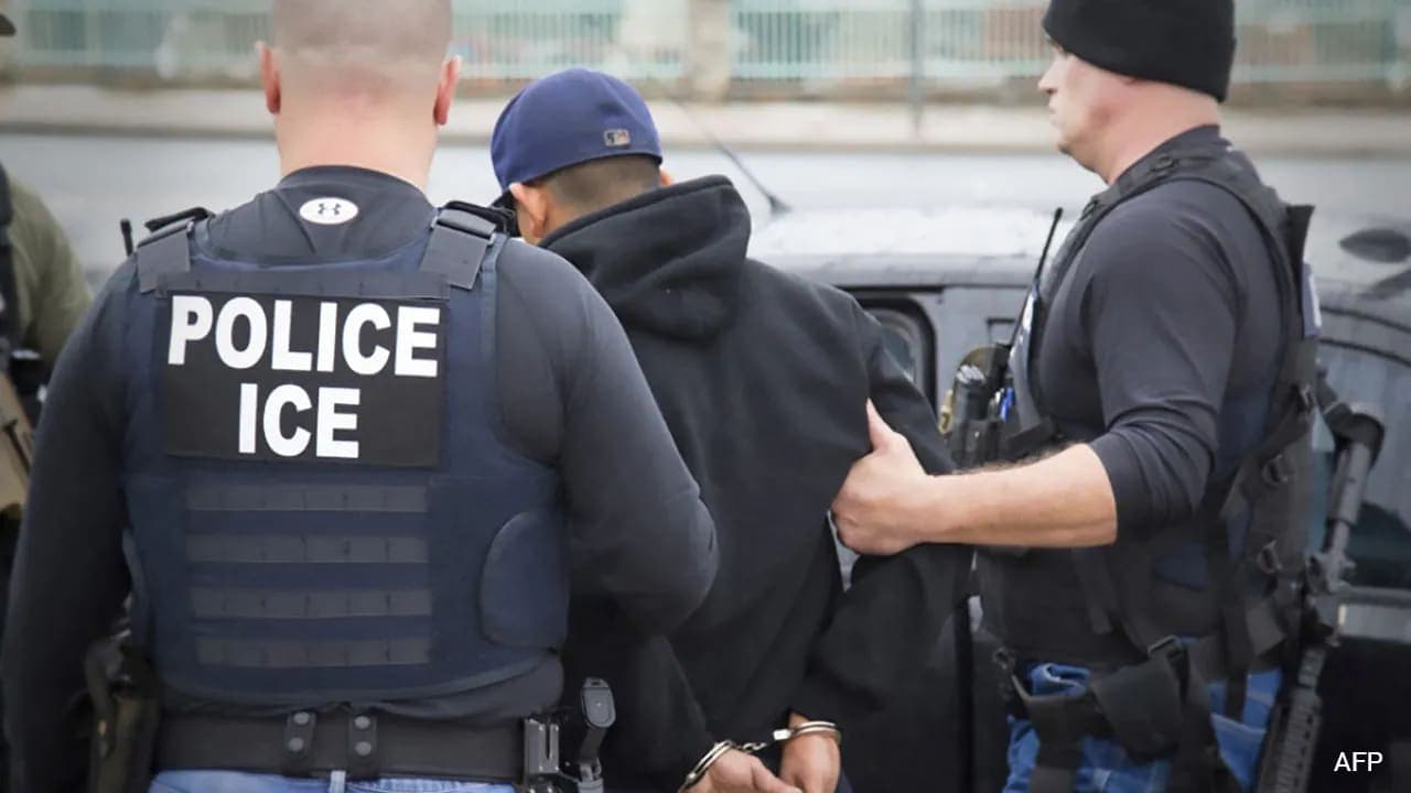 US Immigration Officers May Get Gloves That Deliver Painful Electric Shocks: Report