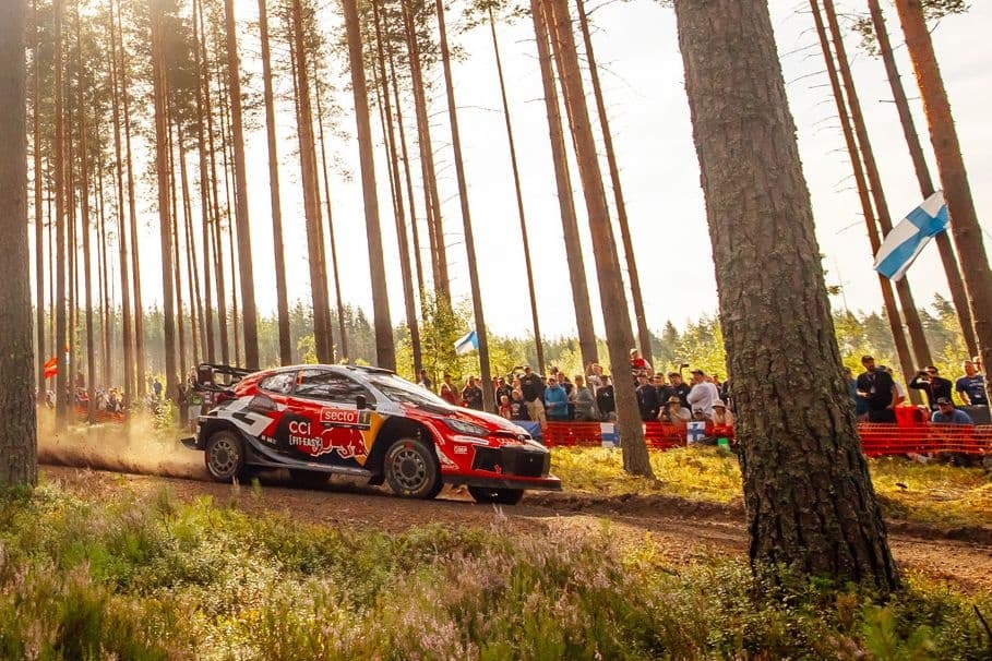 WRC Finland: Ogier in command after torrential rain shakes up order