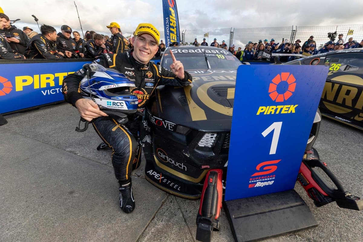 Supercars Perth: Payne outduels Feeney for victory