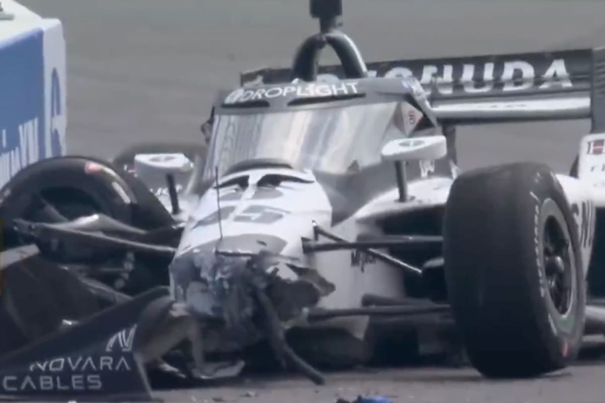 Pole-sitter Louis Foster crashes out of Markham IndyCar race