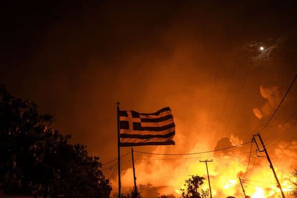 Greece wildfires mapped as Brits forced to flee from deadly blaze on holiday island