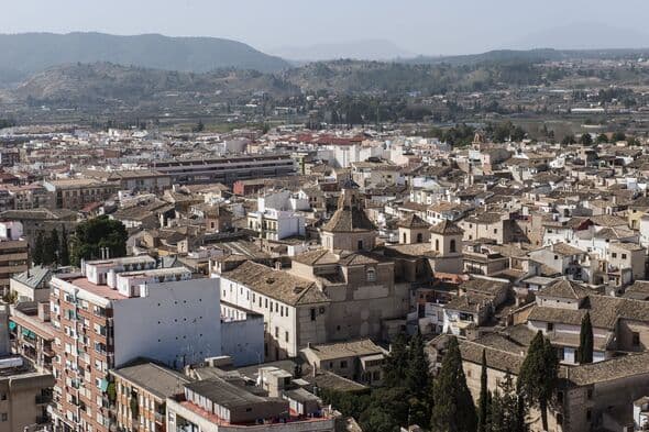 Chaos in Spain as huge earthquake rocks city filled with Brits in holiday panic