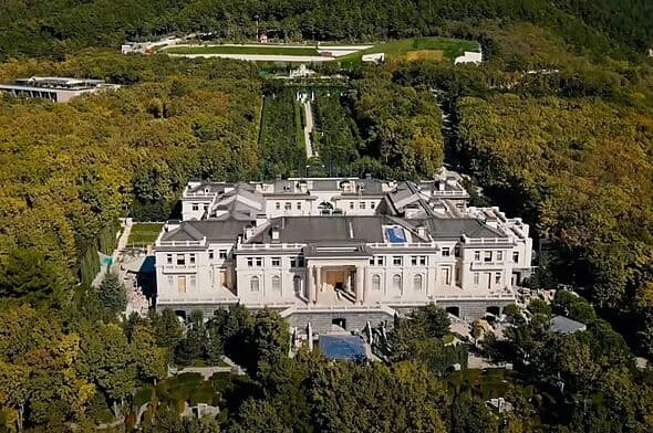 'Putin's palace' left unprotected after Ukraine wipes out ALL its air defences