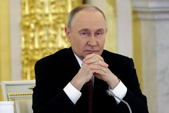 Putin faces huge mutiny in Moscow as protesters swarm streets of Russian capital