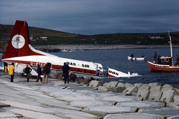 Pilot's chilling final words before plane from Manchester to Tenerife hit mountain