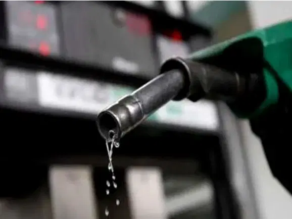 Dangote price hike pushes Abuja petrol prices to N1,300/litre