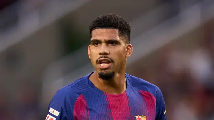 Liverpool set to sign Barcelona captain Araújo on loan