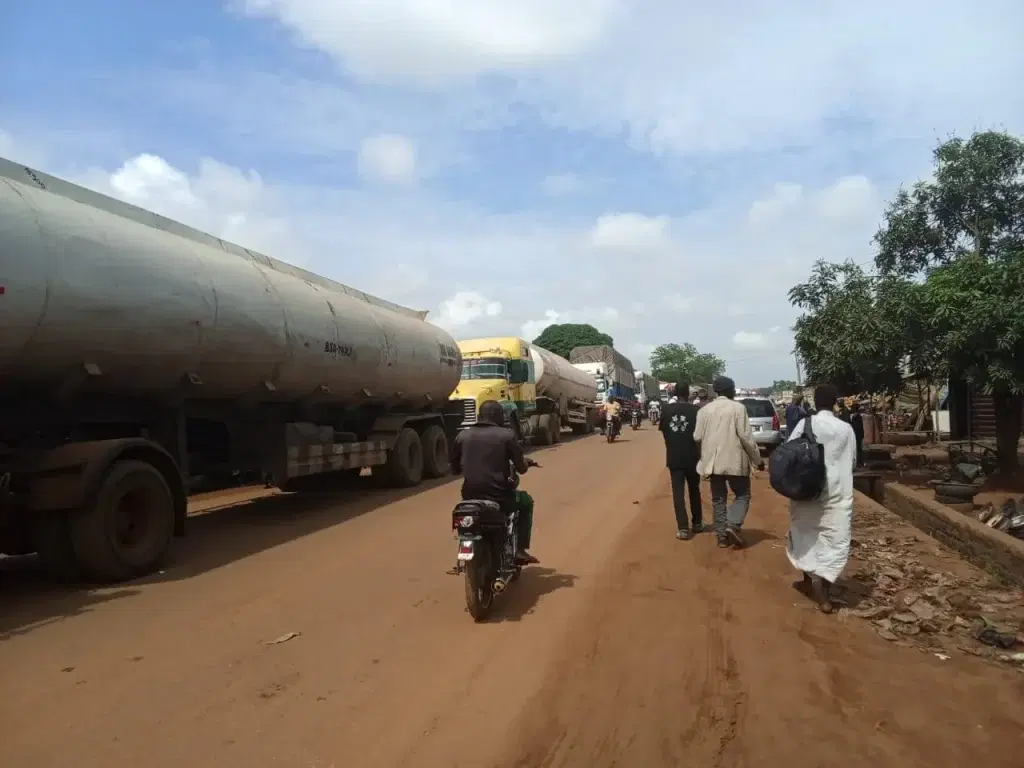 Banditry: Travellers stranded as Niger residents protest abductions, block highway
