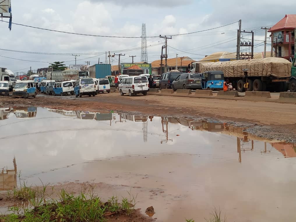 Photos: Motorists trapped in Benin-Agbor-Asaba gridlock for days