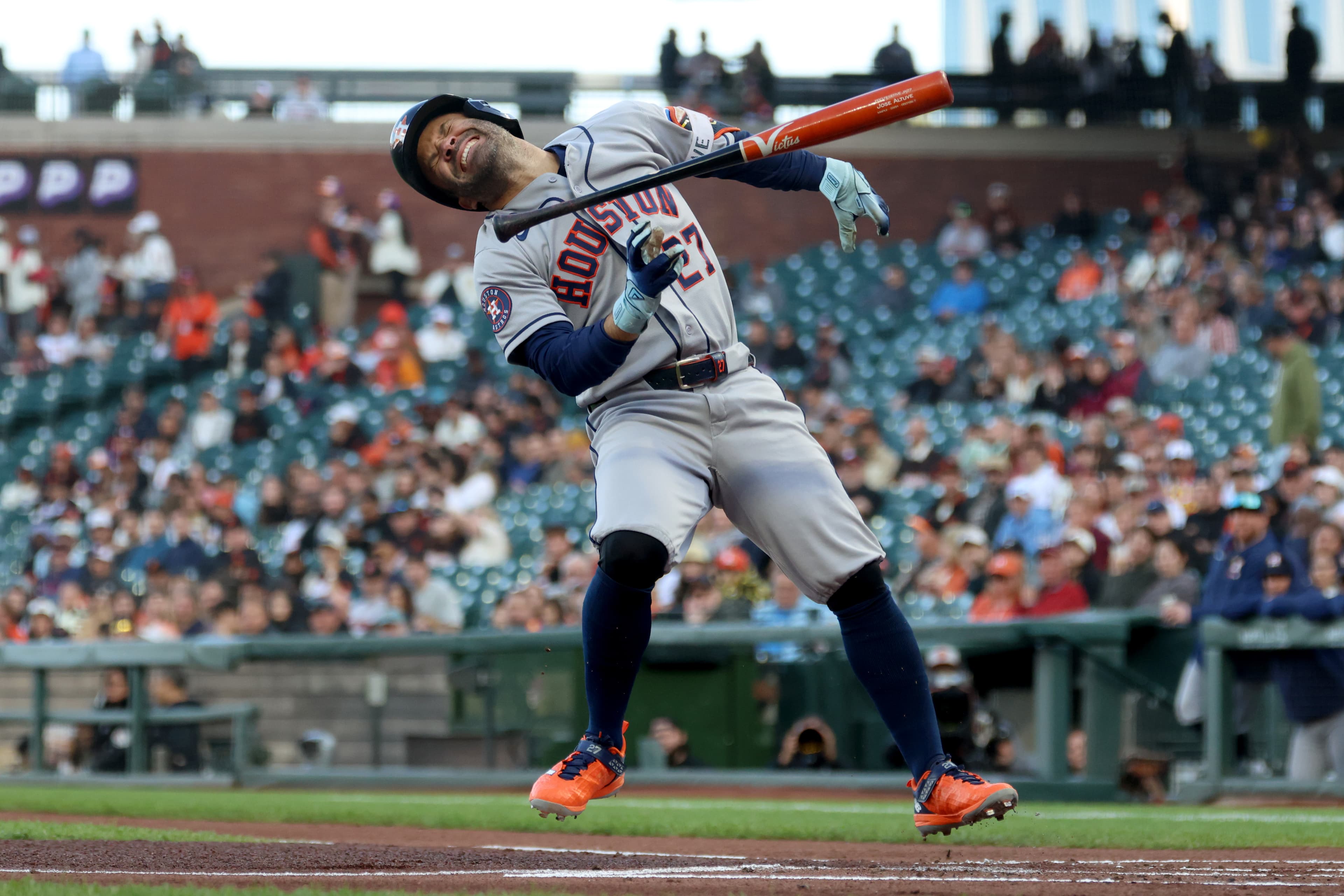 Jose Altuve leaves game vs. Giants early after being hit by pitch in his foot