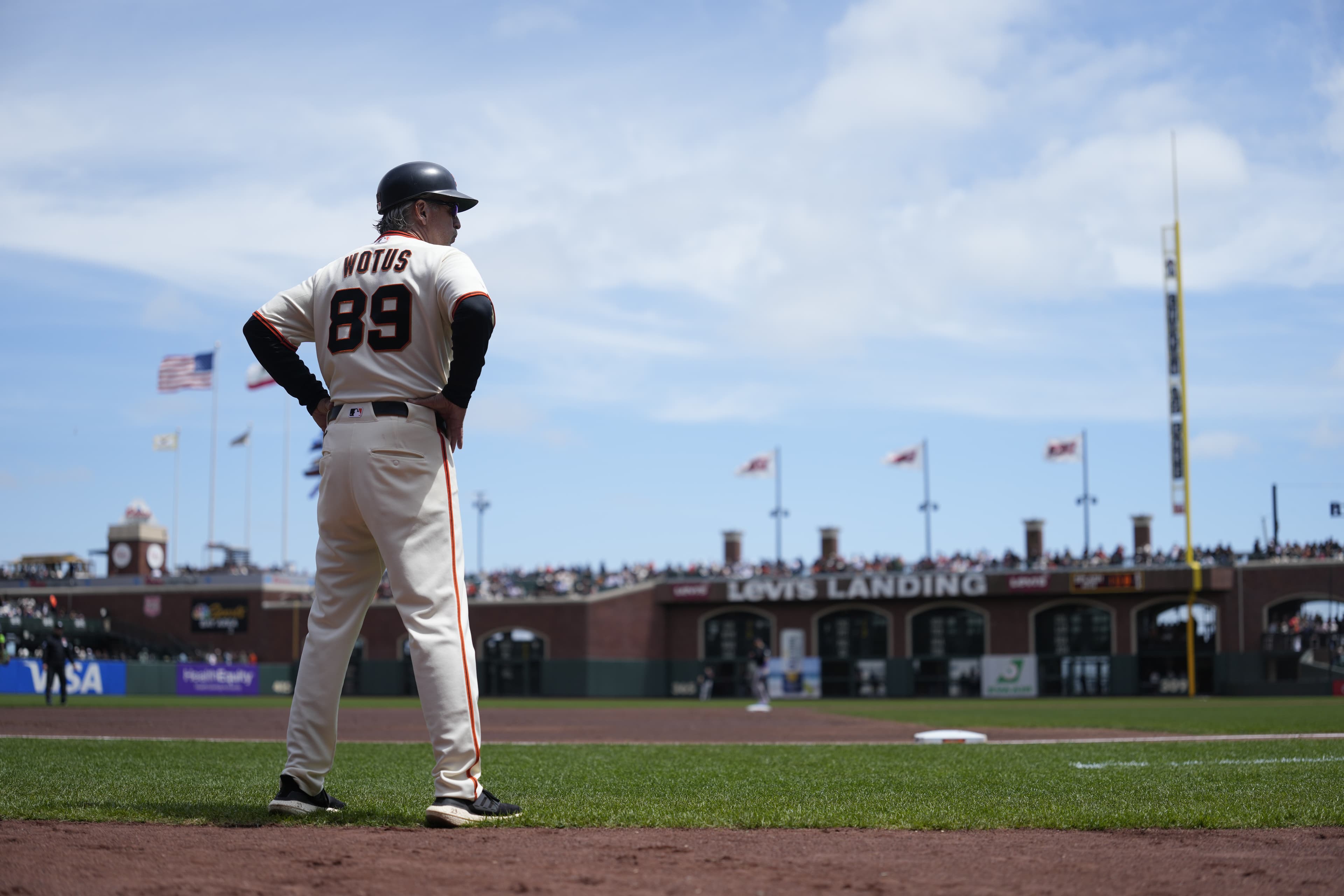 Giants third-base coach Ron Wotus ejected during lineup card exchange before Game 1 of doubleheader vs. D-backs