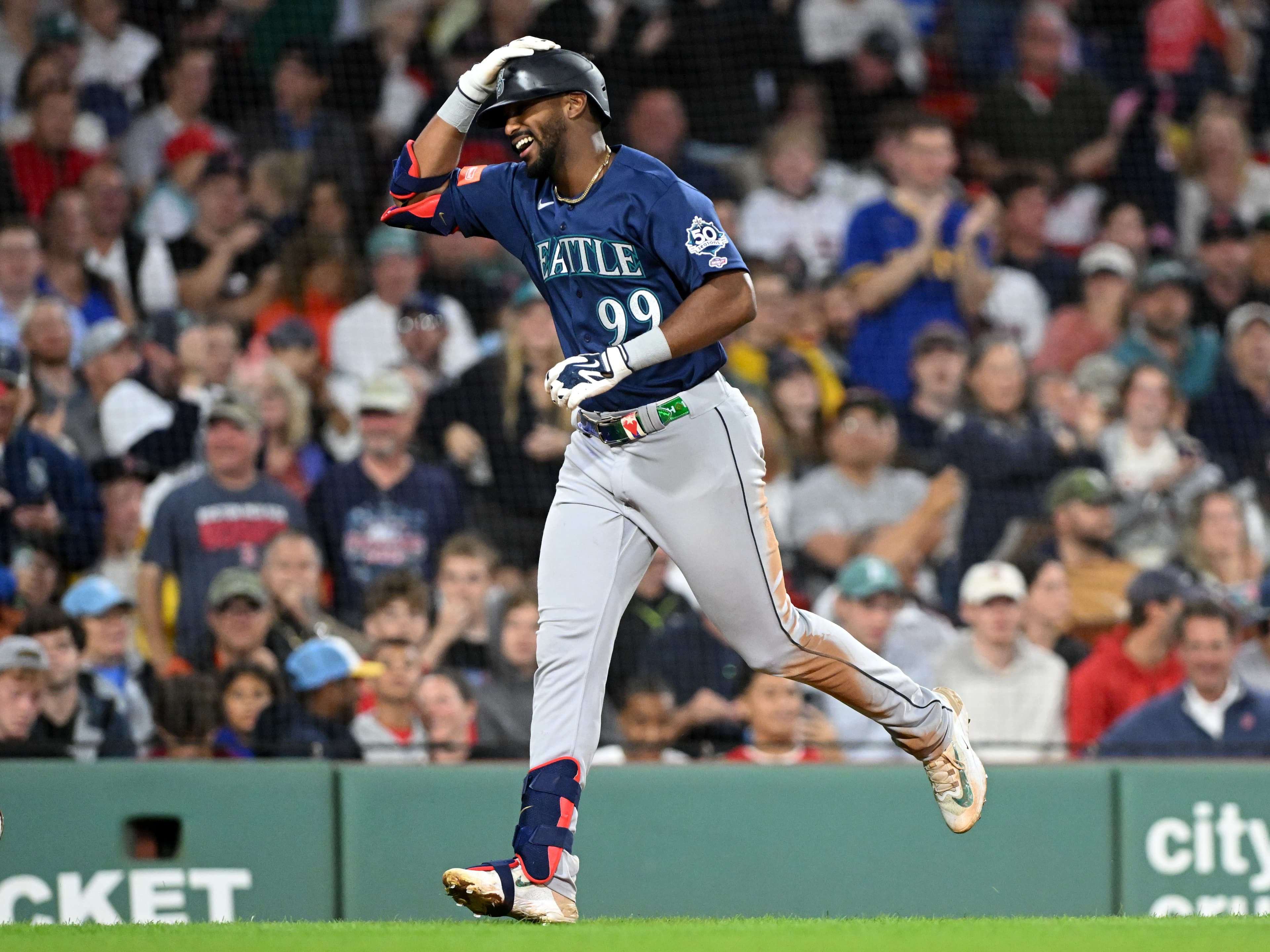 Lazaro Montes drills deep home run in MLB debut to help power Mariners past Red Sox