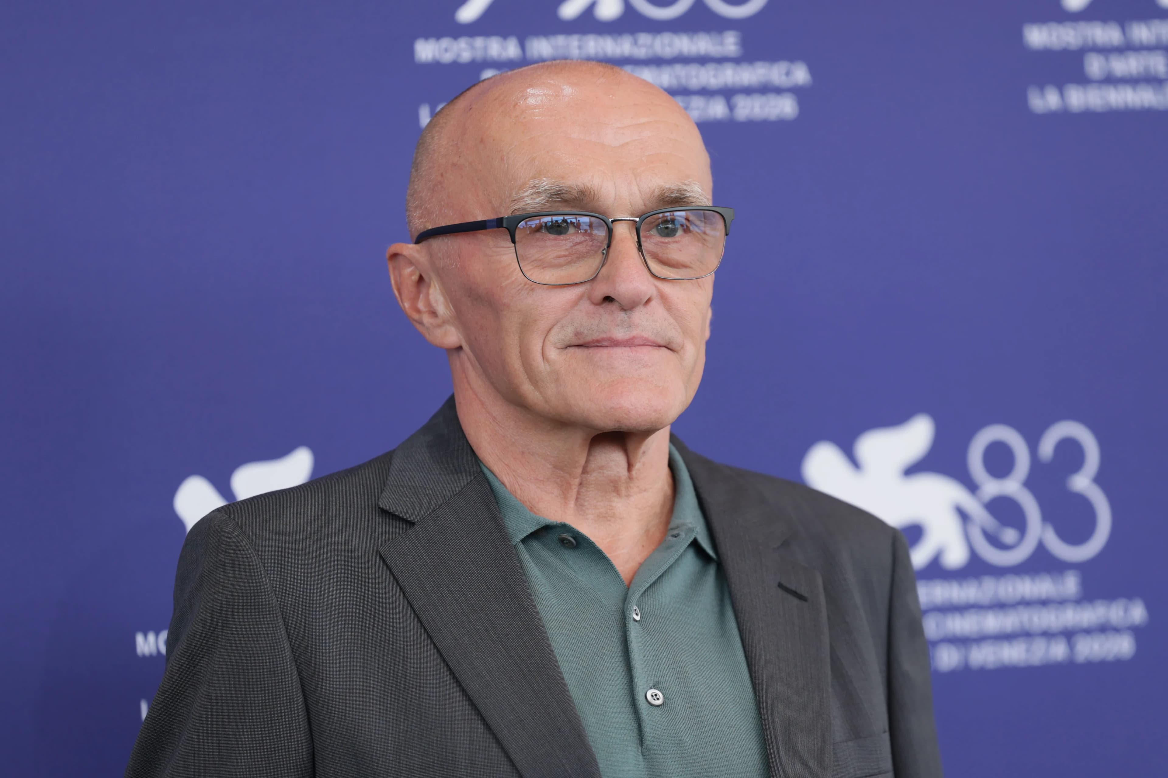 Danny Boyle Voices Fears For Journalism & Speaking Truth To Power In Age Of AI As ‘Ink’ Debuts In Venice