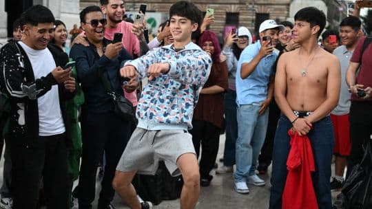 'Aura' battles leap from social media to Latin America streets