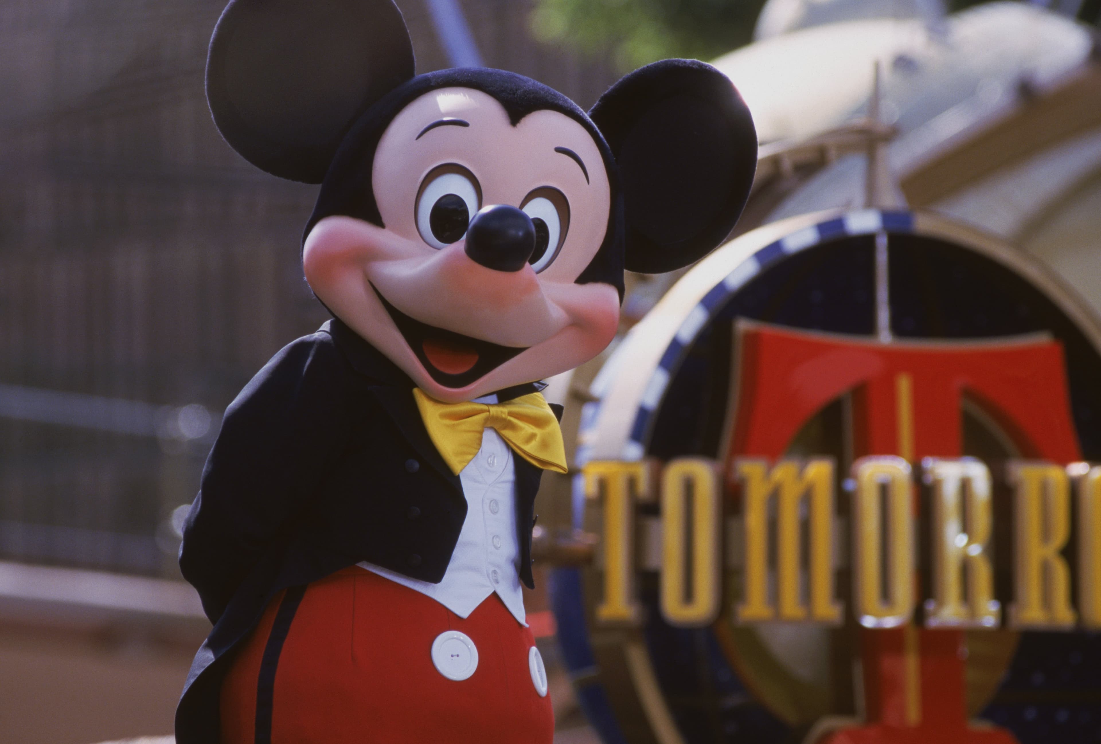 Being filmed by Meta smart glasses? The internet says to play Disney music.