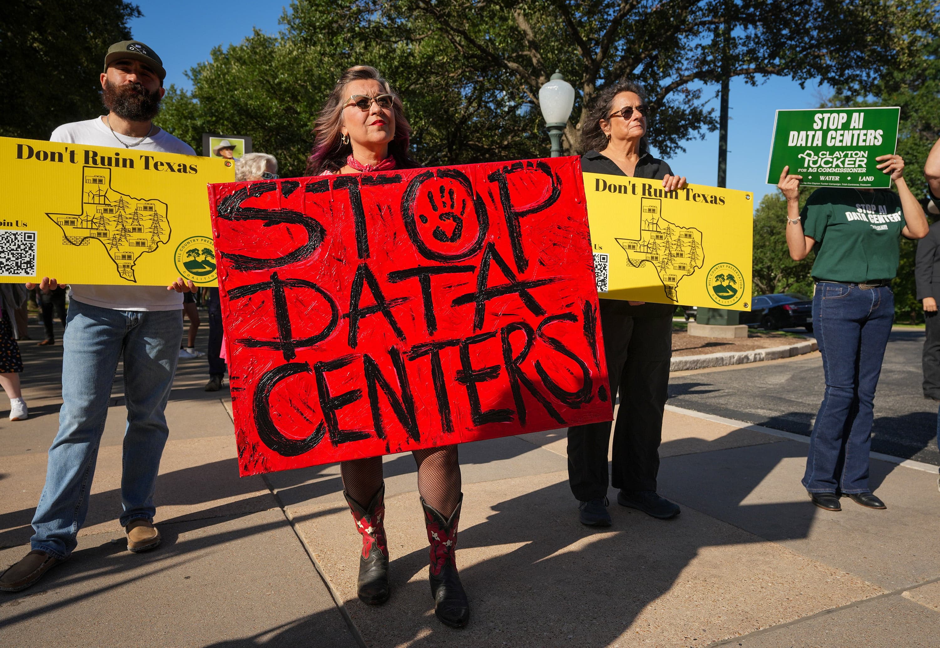 Texas Pauses New Data Centers: Map of States Where Projects Are Booming