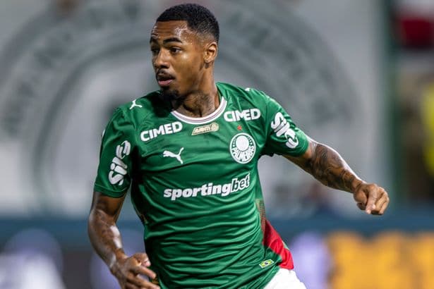 Aston Villa receive immediate response after €30m transfer move for winger
