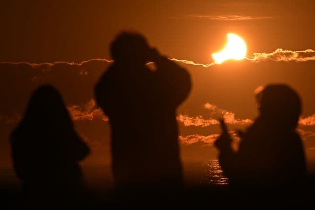 Doctor shares smartphone hack to safely watch today's solar eclipse - but there's a warning
