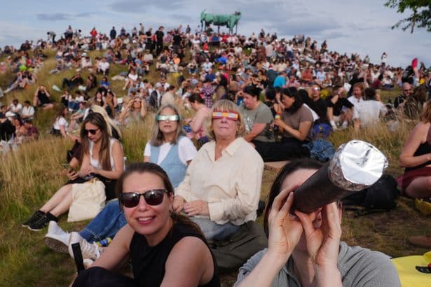 Hundreds descend on Queens University grounds to view partial eclipse