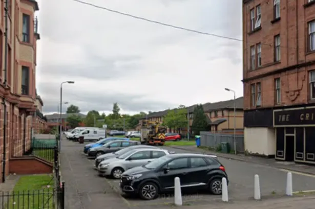 Teen 'stabbed' in Glasgow after 'being chased by five men' down east end street