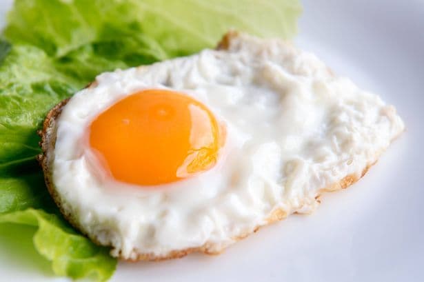 Fried eggs are made tastier if you add 1 simple ingredient that’s not oil or butter