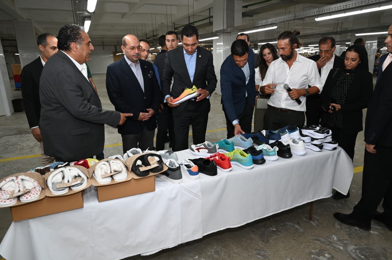 Industry, youth ministers inspect Mintra factory, back localisation of sports manufacturing