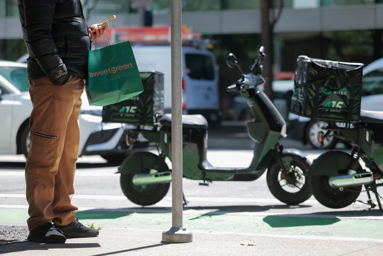 Sweetgreen recalls jalapenos, details how cyclospora outbreak will weigh on sales