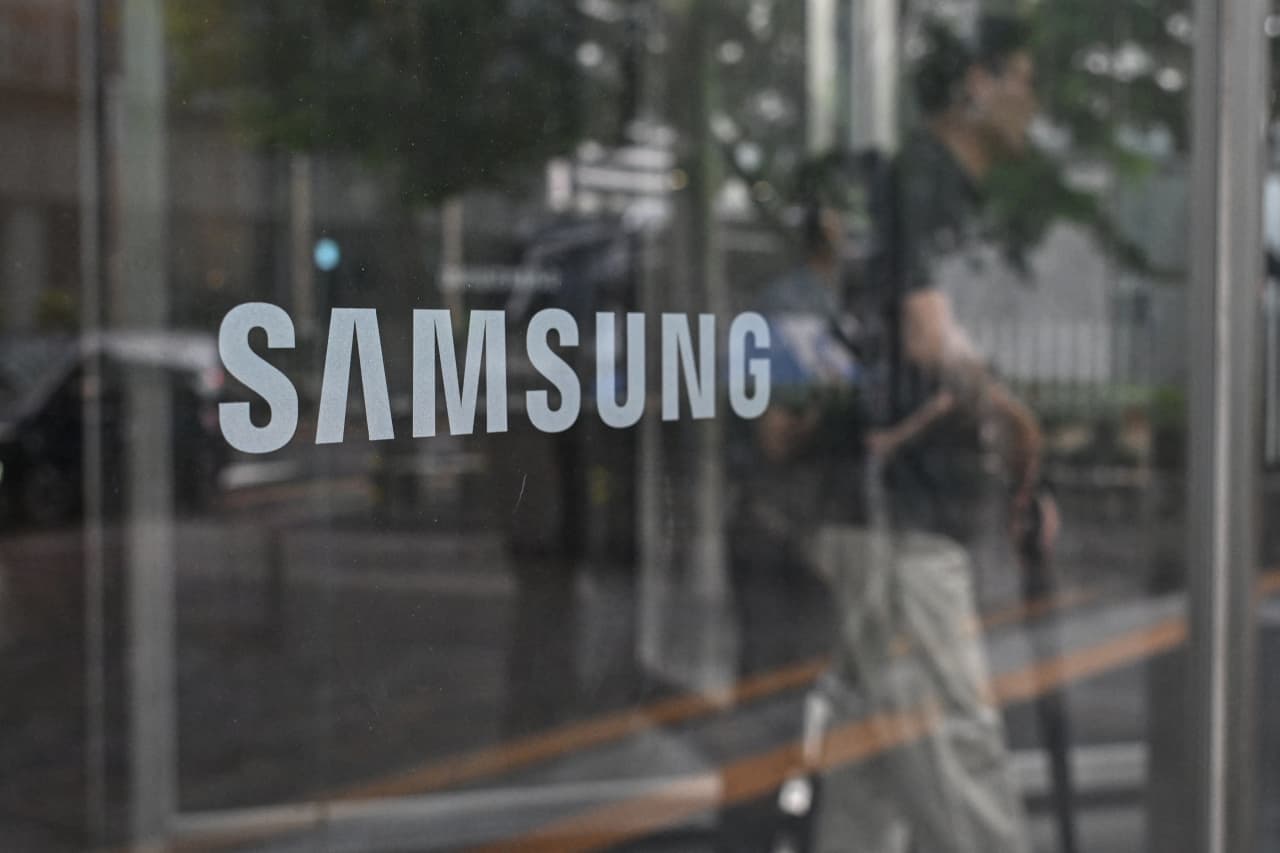 Samsung Electronics stock had its worst day in three weeks, and the other memory stocks are lower as well