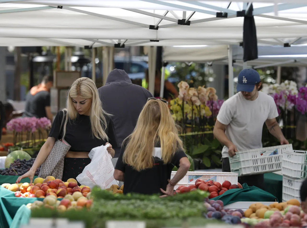 Consumer spending posts smallest increase in 14 months. Is the economy getting weaker?