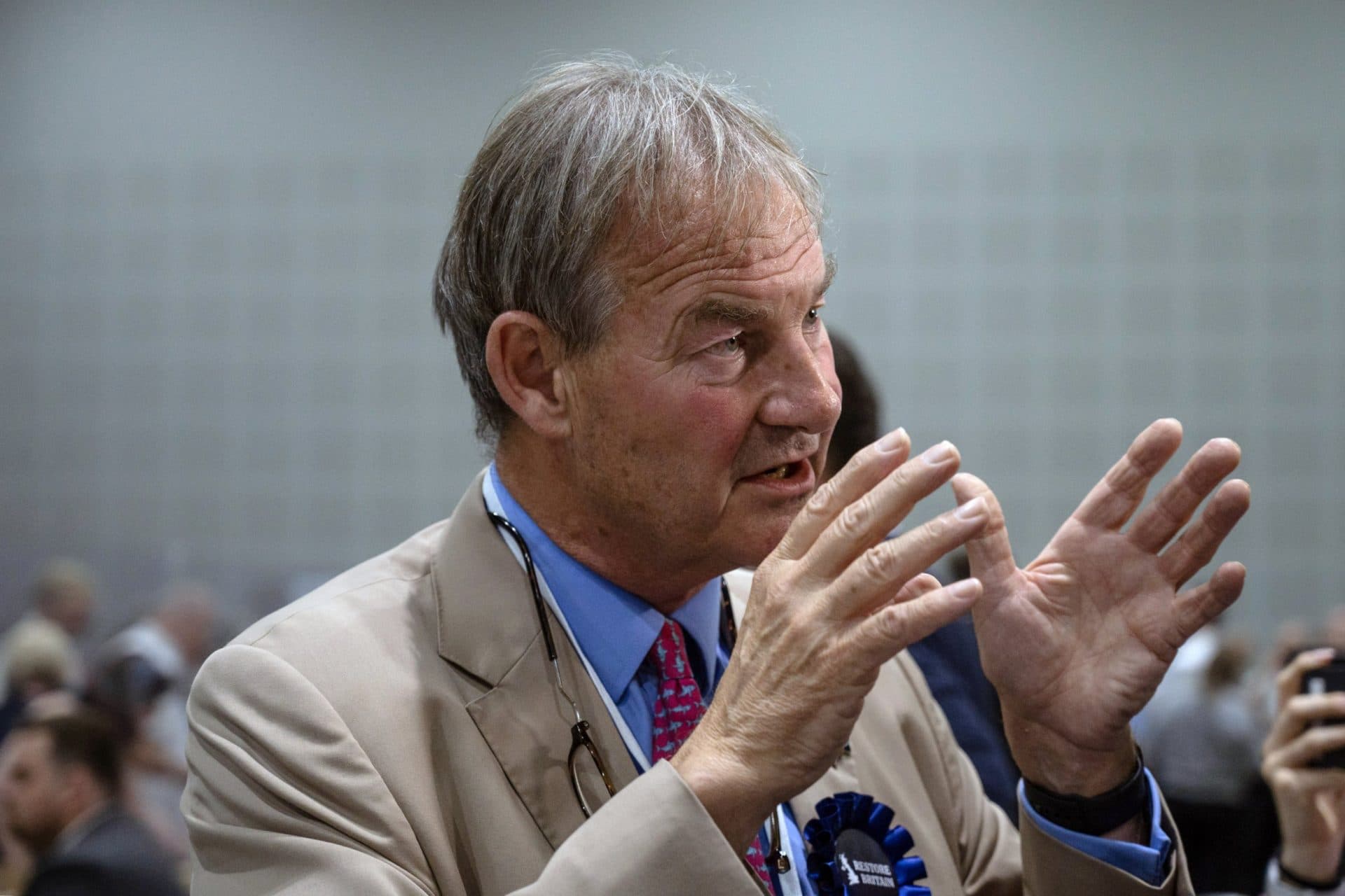 Rupert Lowe offers alliance with Nigel Farage to unite Britain's hard right