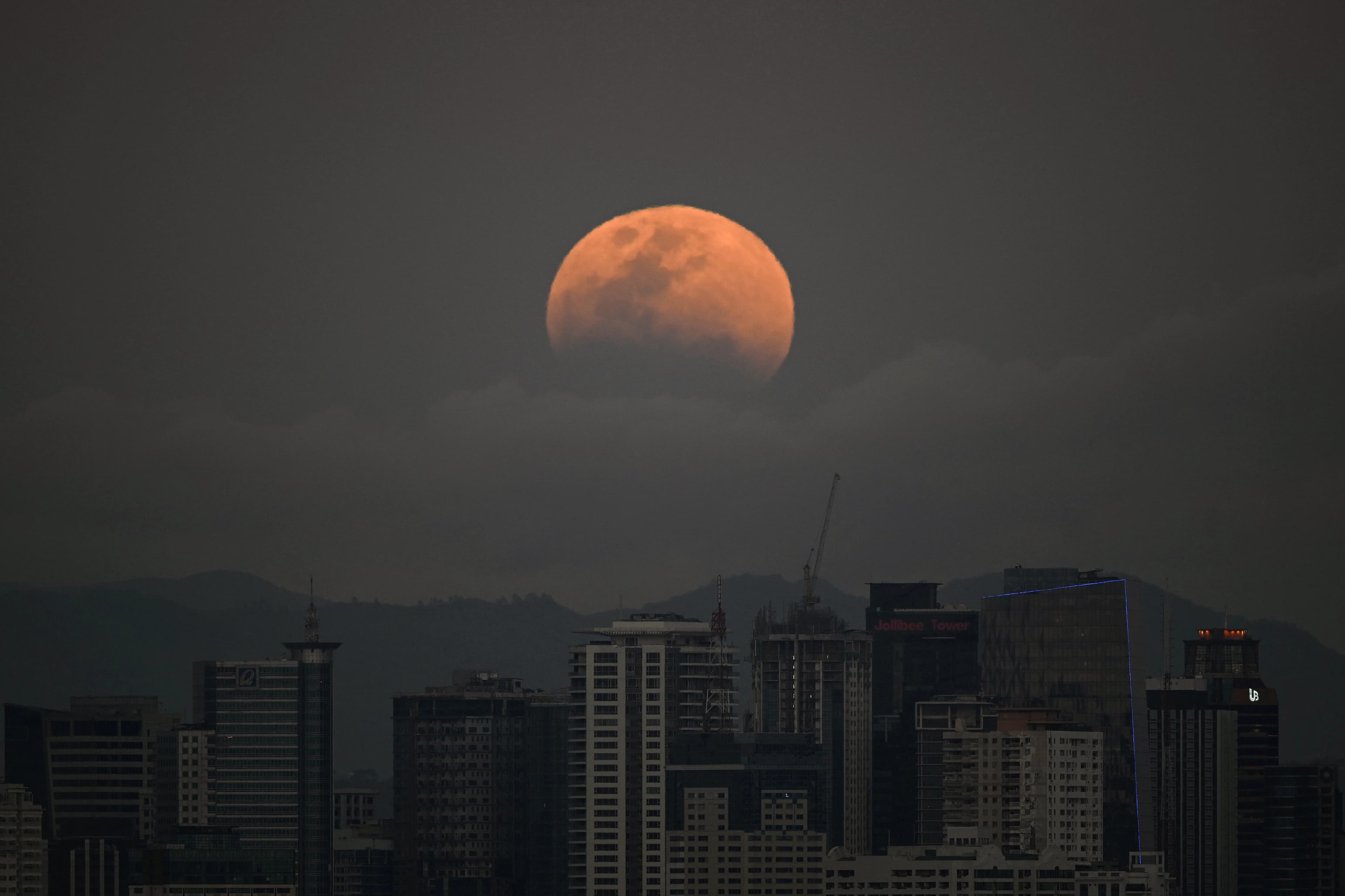 How to See the Partial Lunar Eclipse and Blood Moon on August 27
