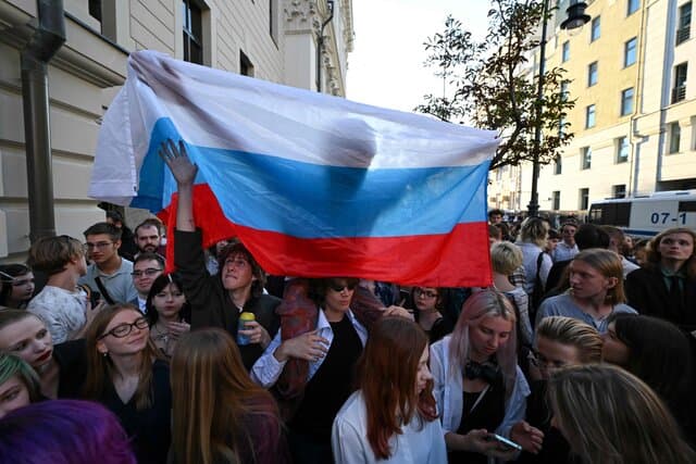 Hundreds of teenagers waited hours outside Russia’s Supreme Court to witness the only antiwar party lose its place on the ballot. Then a police officer raised a megaphone to talk about draft offices.