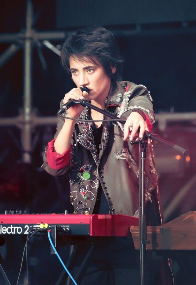 Zemfira wrote one of Russian pop’s most devastating songs about the war. She turned 50 this week in Paris, where her 2025 setlists had room for the newer songs, never ‘It’s midnight in Mariupol.’