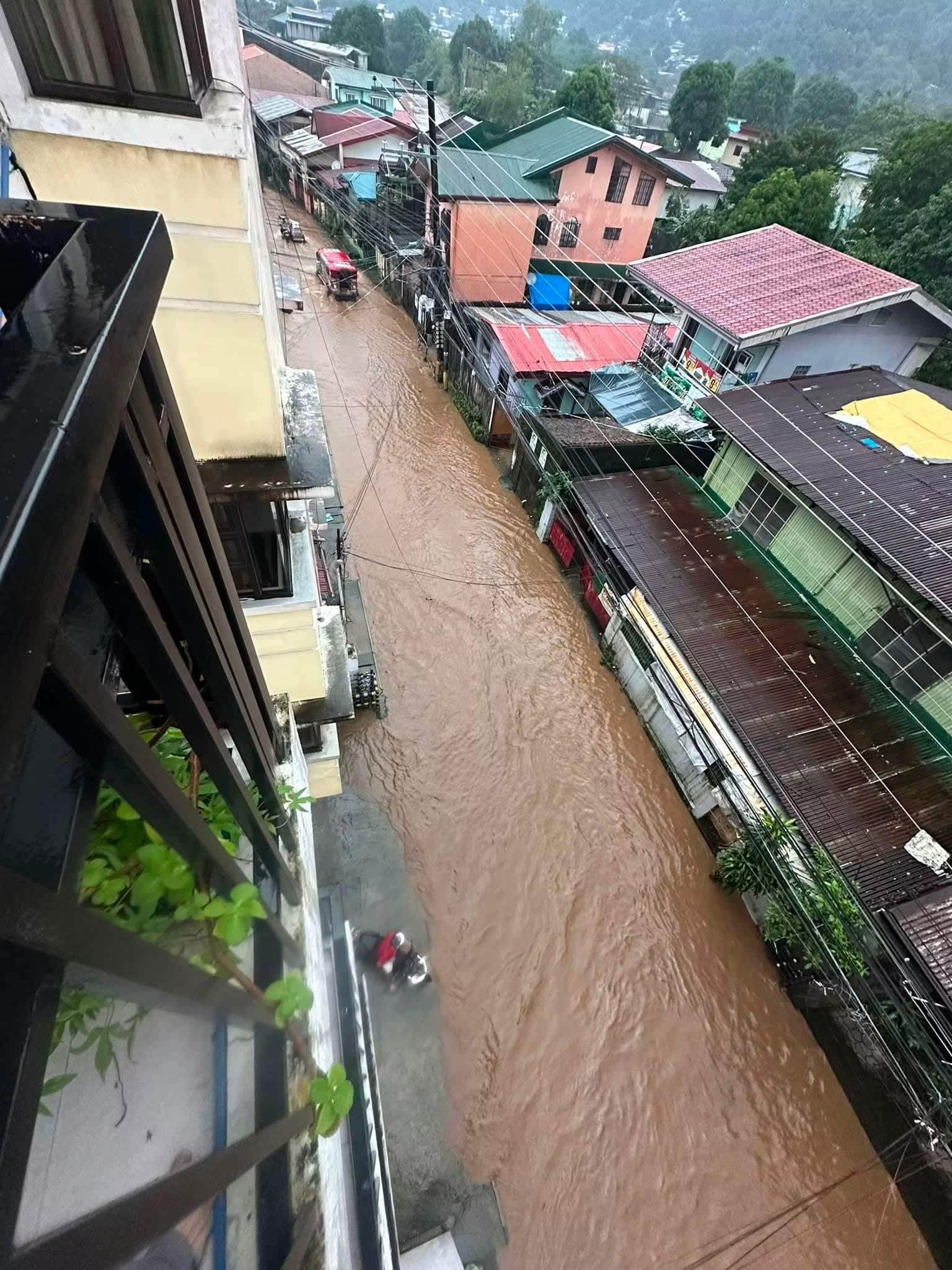 Water levels rise anew at Olongapo bridges