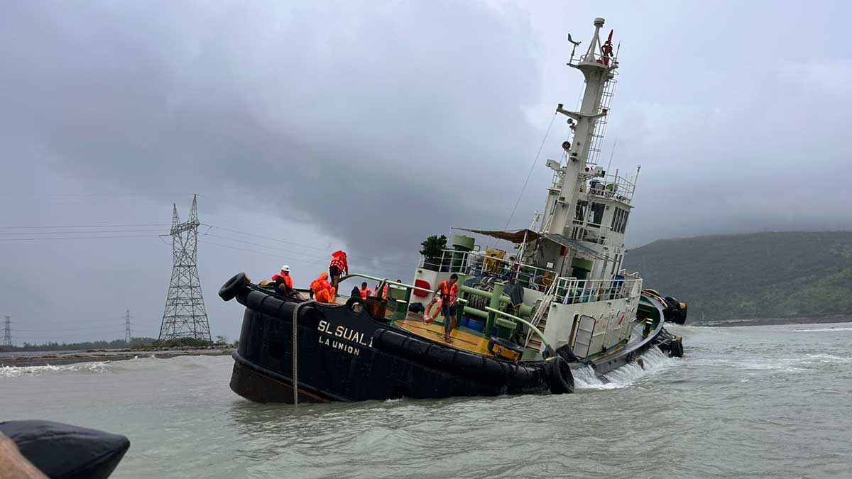 Emergency salvage operation set for tugboat that ran aground in Zambales