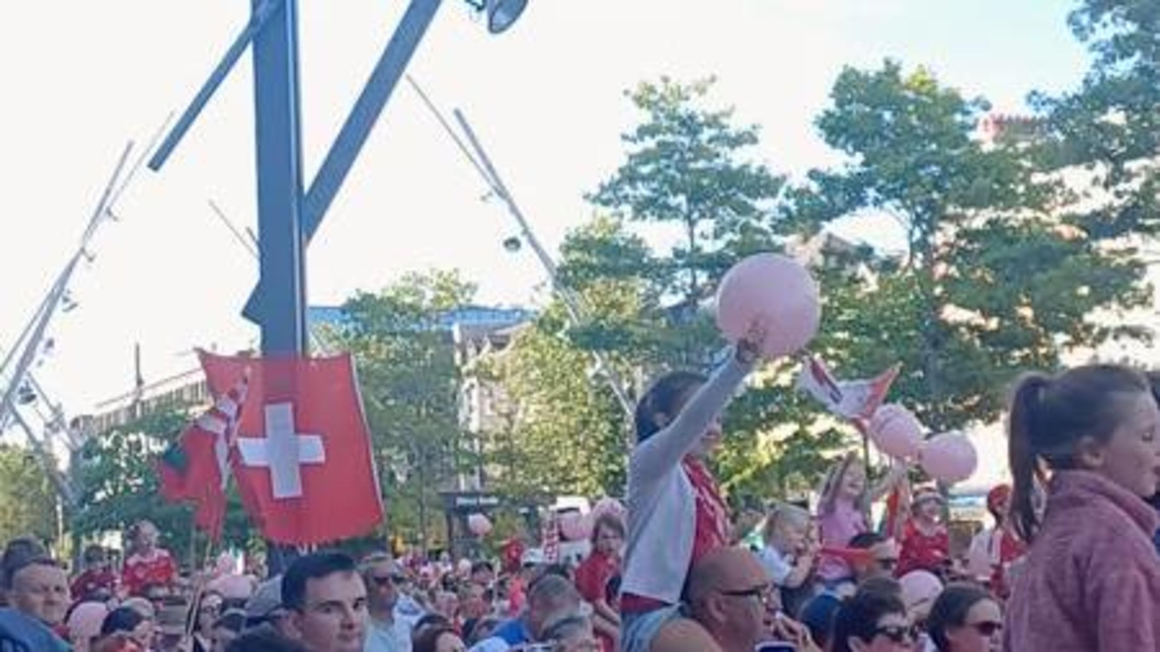 Cork turns red and white as huge crowd welcomes All-Ireland camogie champions home