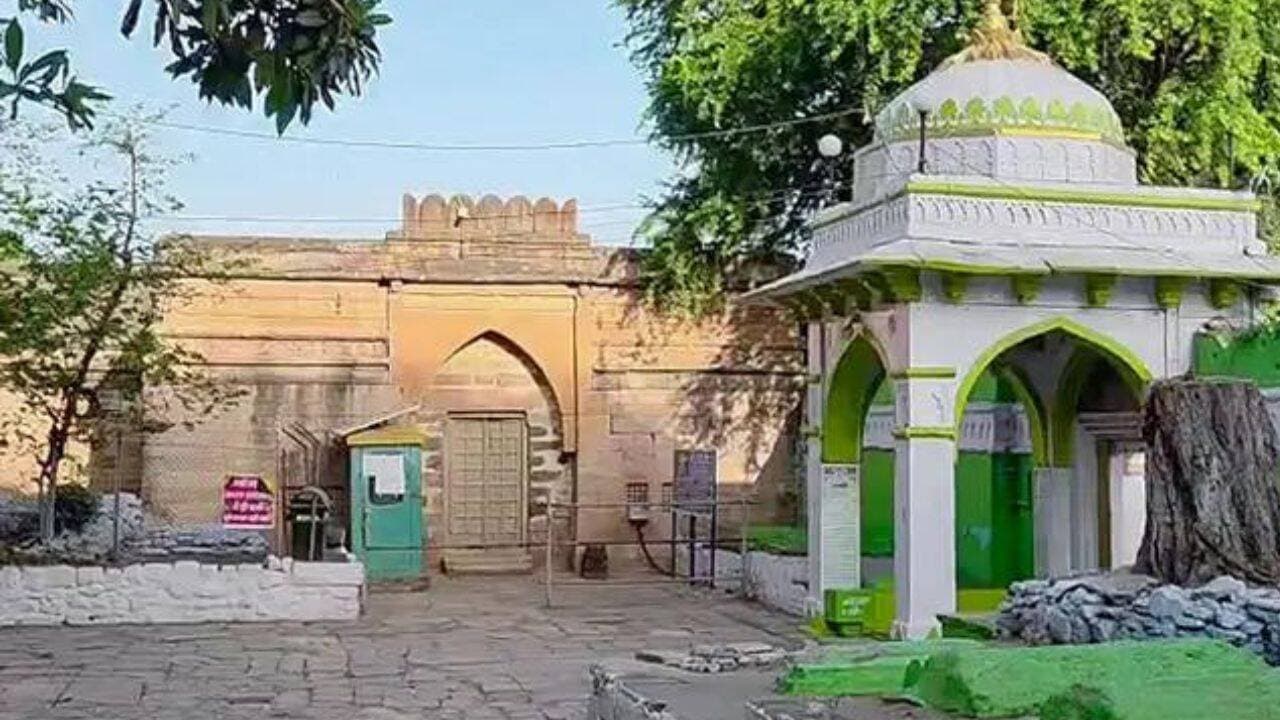 Bhojshala complex row: SC asks govt to provide nearby site for Friday namaz