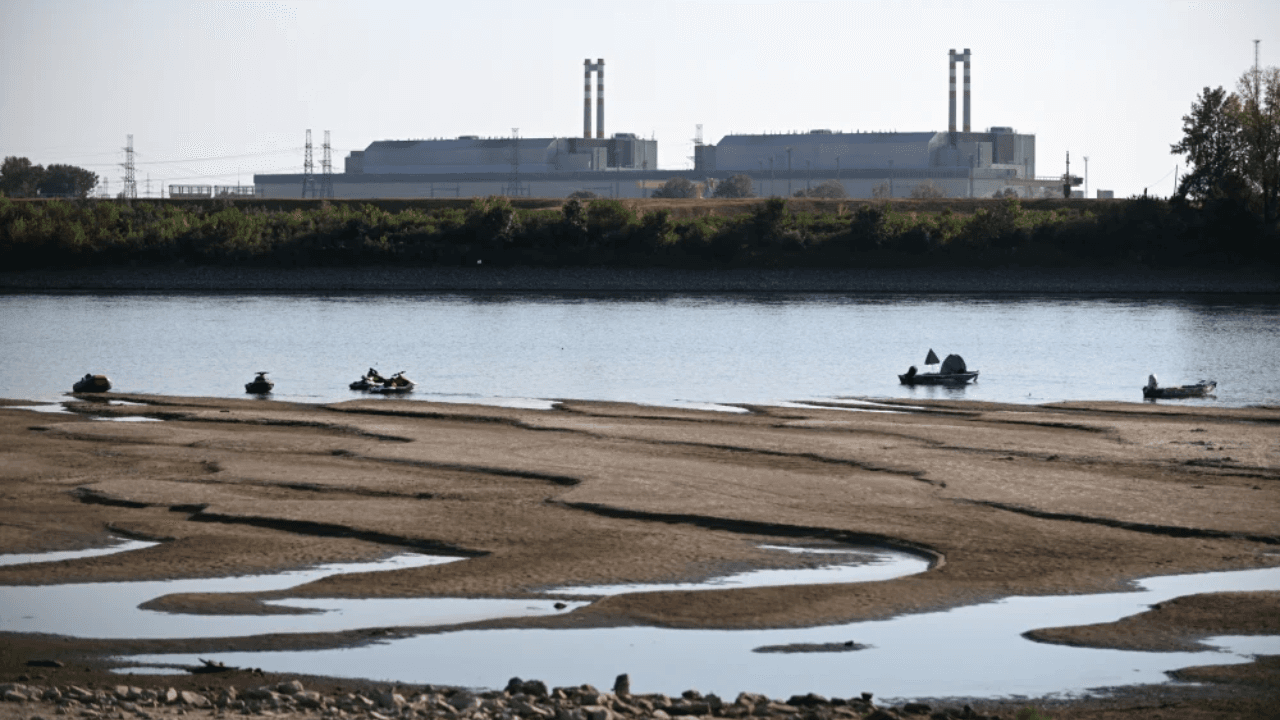 Low Danube shuts Hungary’s only nuclear plant for first time in 44 years