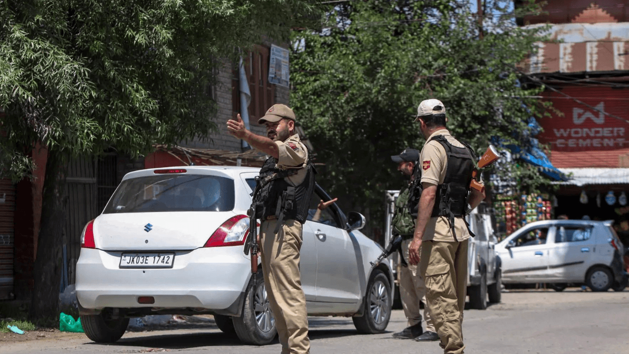 J&K: Days after Kulgam terror attack, man with grenade held in Pulwama