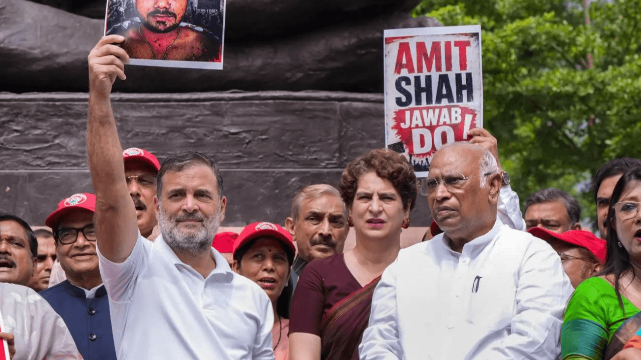 'Either guilty or incompetent': Rahul demands Shah answer for protesters' crackdown
