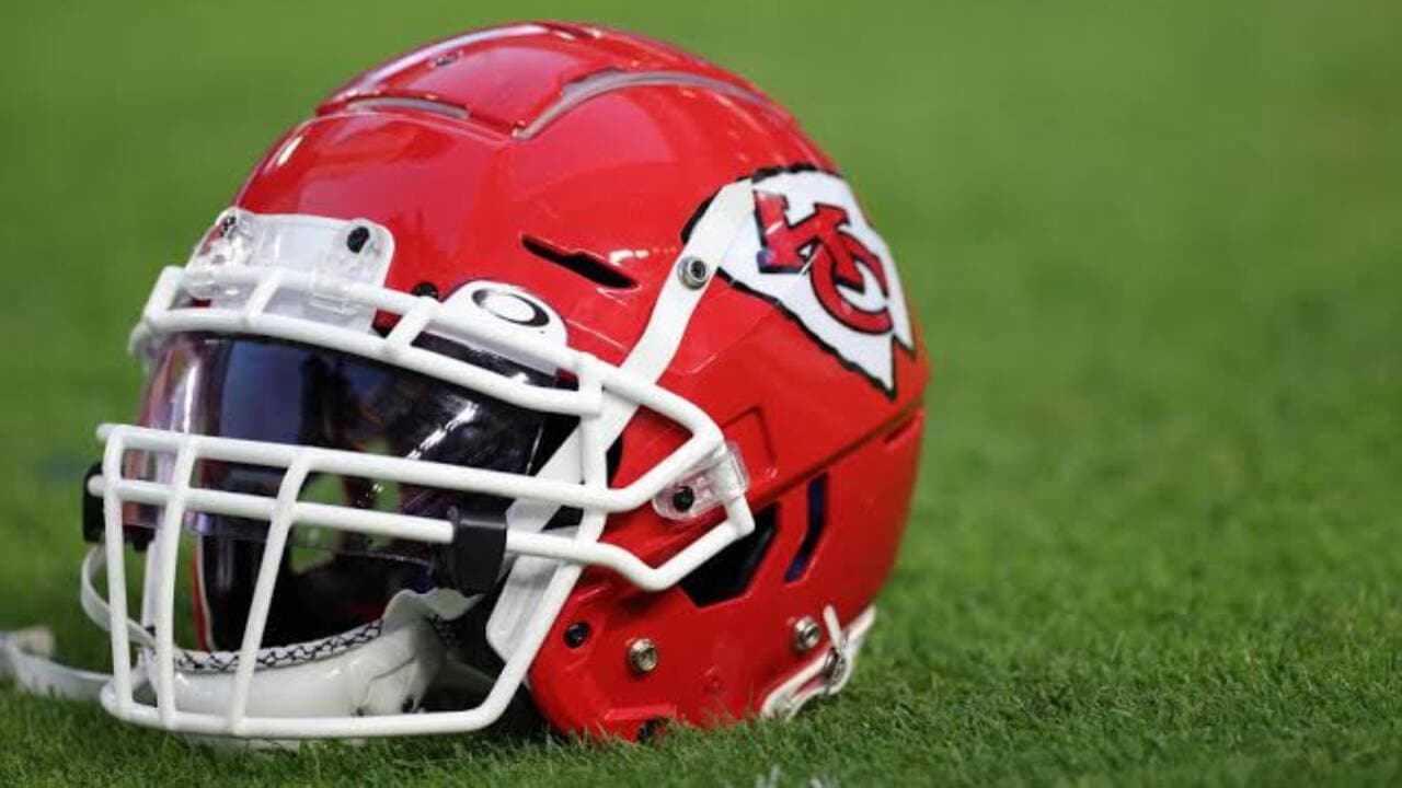 Chiefs reunite with Super Bowl champion Emmanuel Ogbah on one-year deal