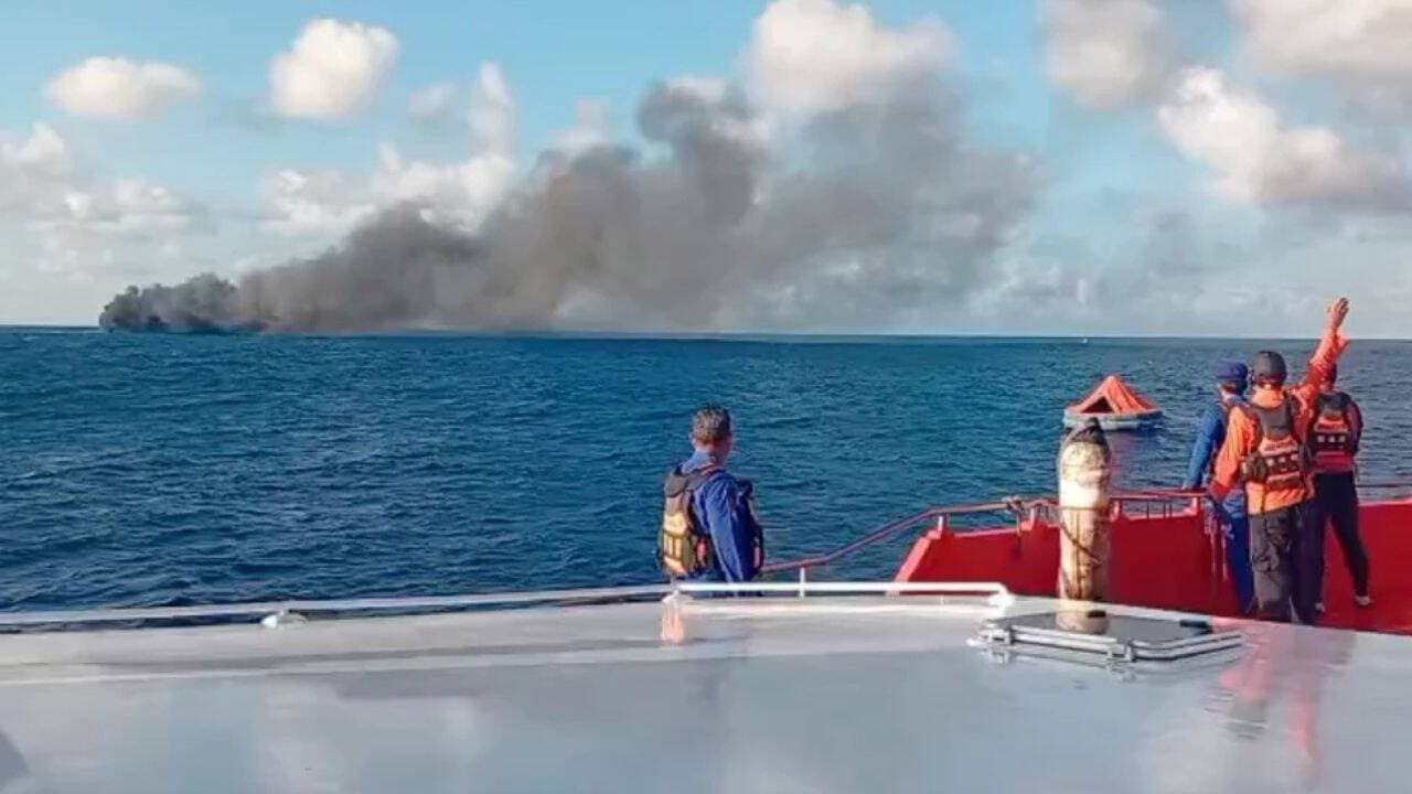 Indonesia: Passengers rescued after Bali ferry catches fire