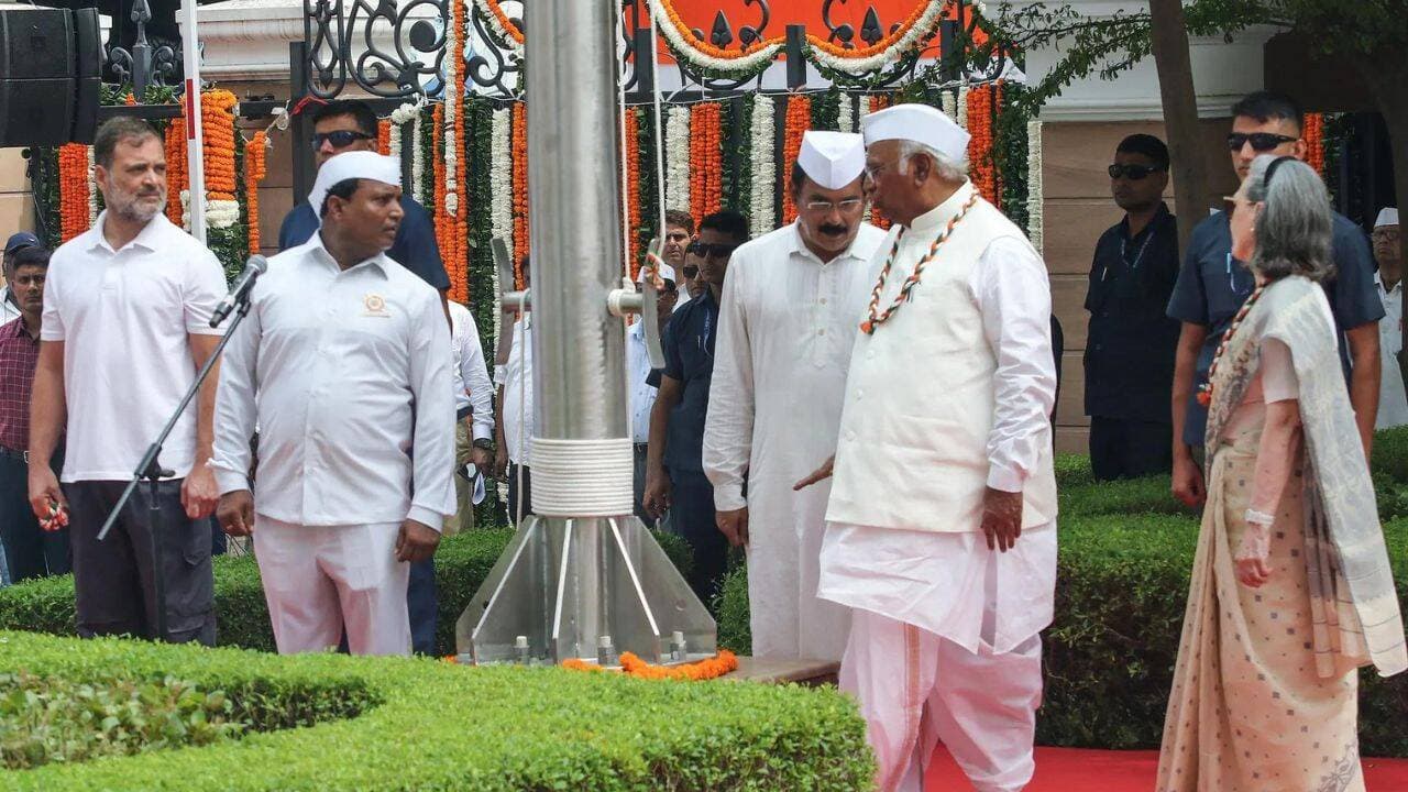 Full Vande Mataram rendition triggers fresh Congress-BJP clash