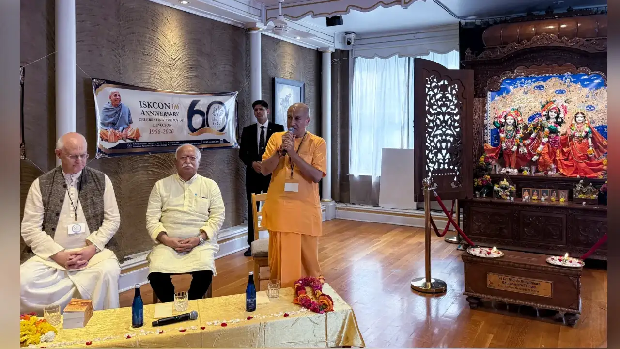 RSS chief visits Iskcon’s birthplace in New York, joins food distribution drive
