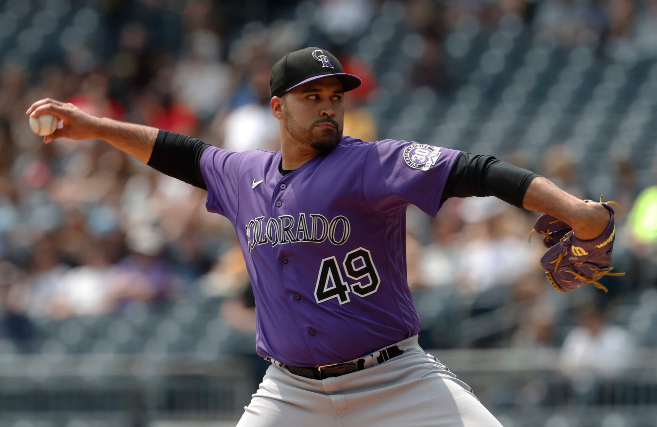 Brewers working to land reliever Antonio Senzatela from Rockies: Source