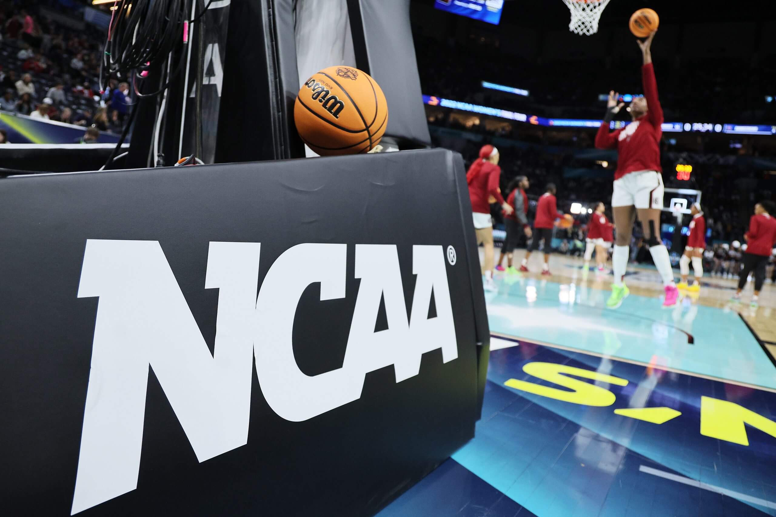 Over 100 women's college basketball players join push to unionize