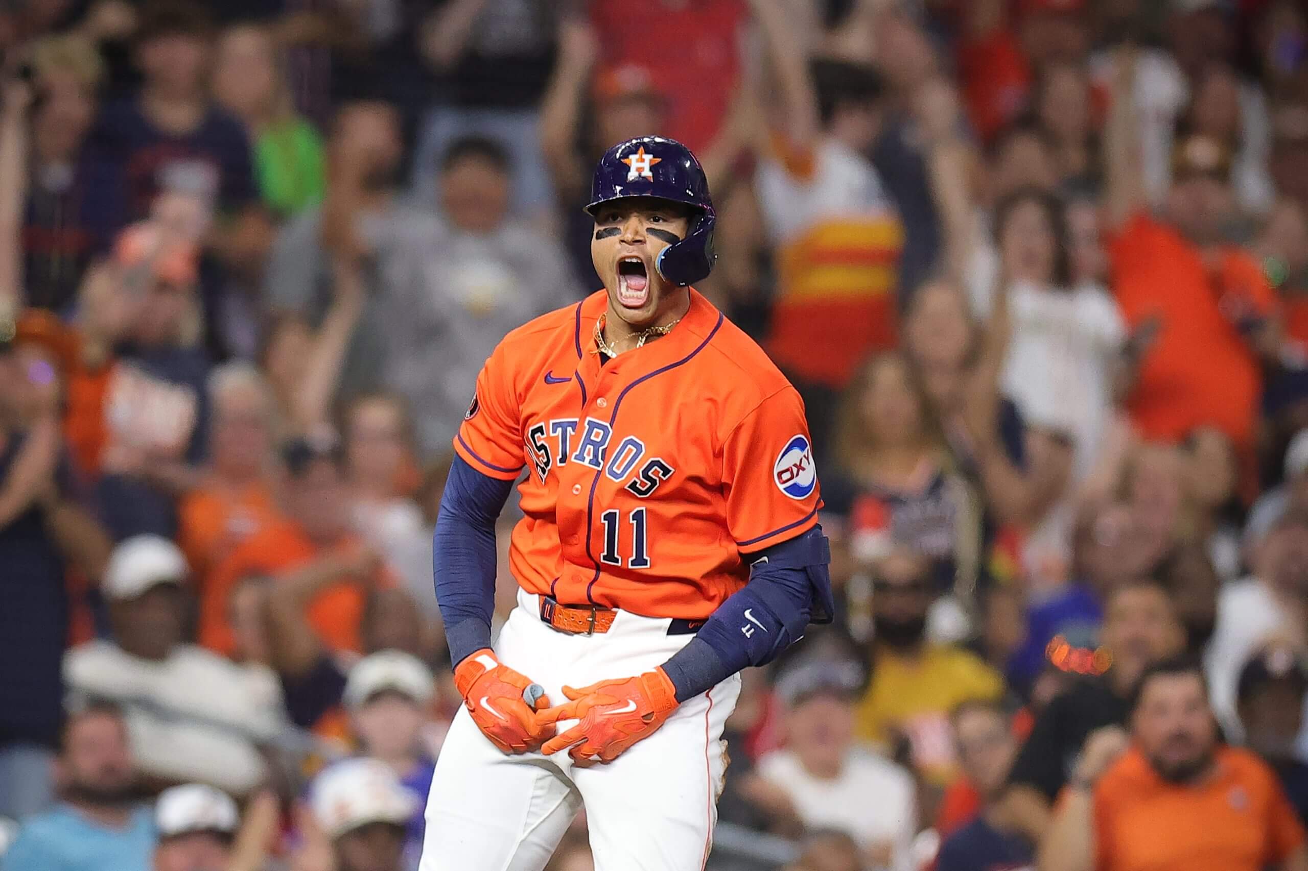 Astros overtake Rangers for AL West lead as MLB trade deadline looms