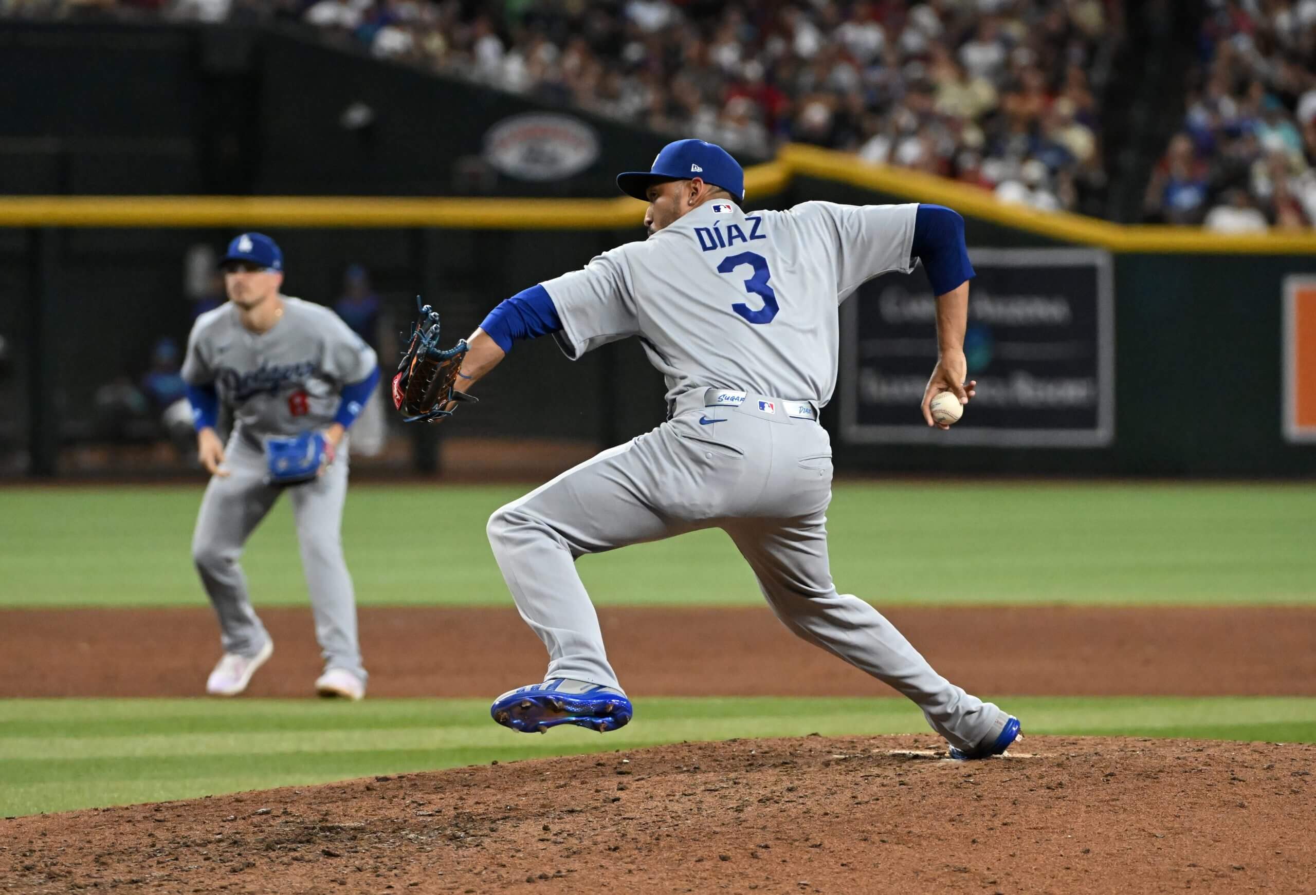 Dodgers snap 7-game losing streak in extras after Edwin Díaz blows another save