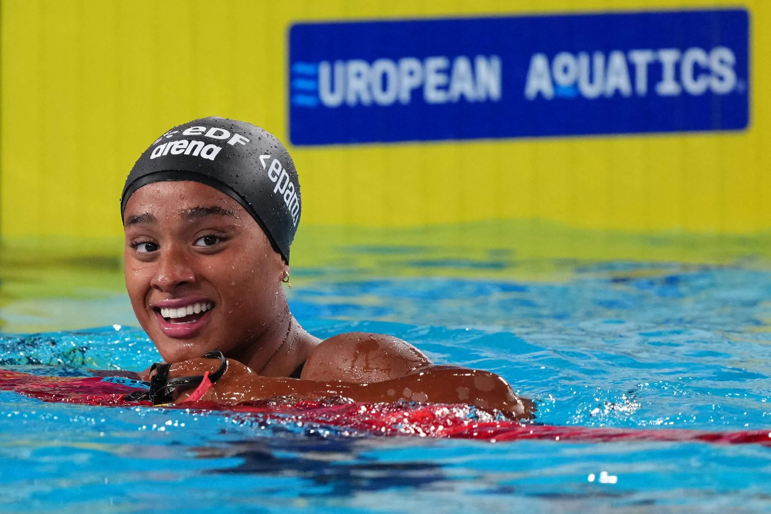Italy's Curtis betters own 50m backstroke world record