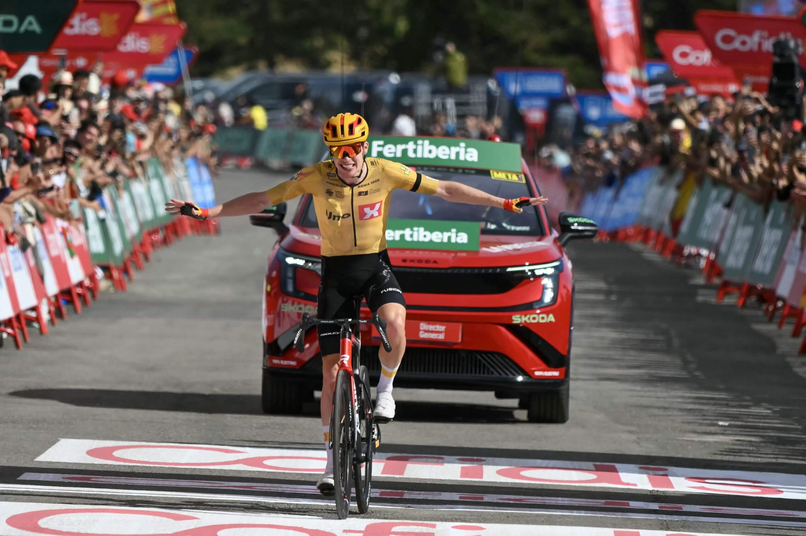 Vuelta a Espana stage 7: Norwegian duo seal emotional 1-2 finish on day King Harald V dies
